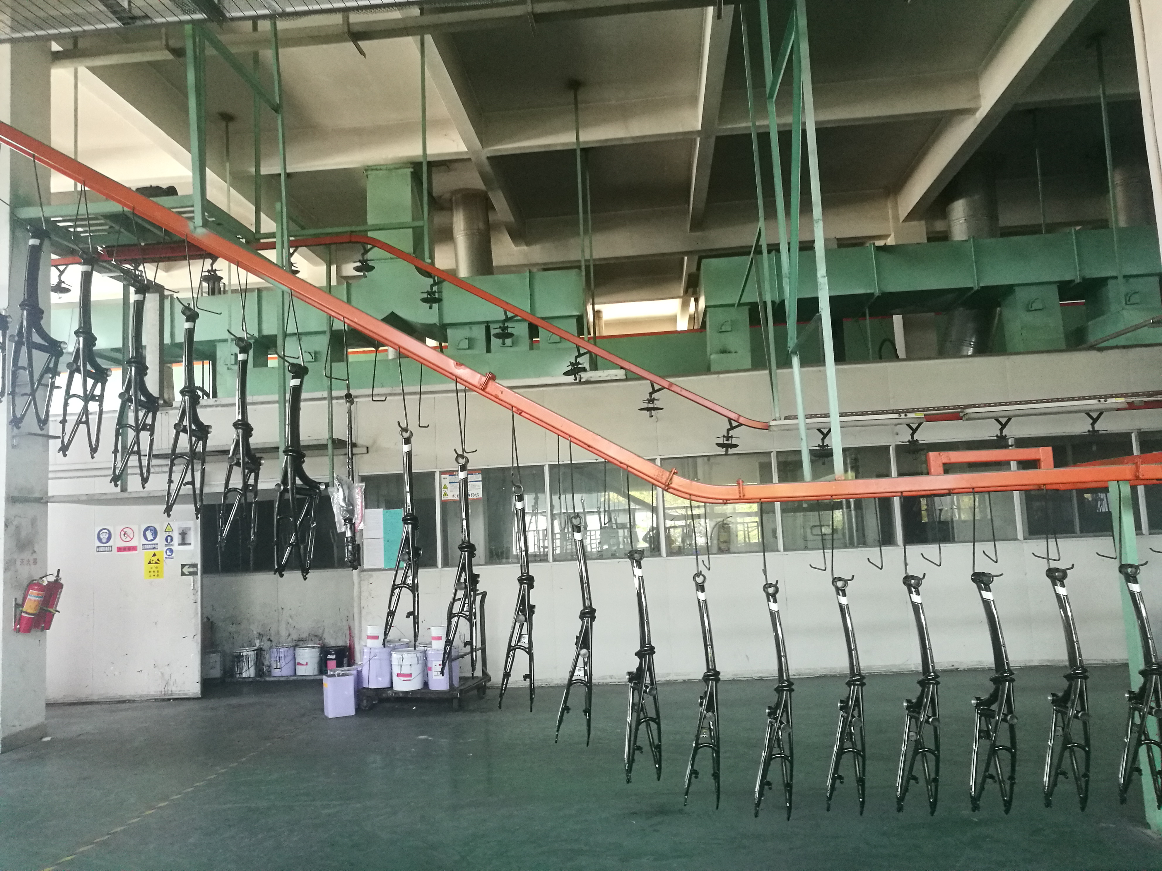 懸吊式輸送機